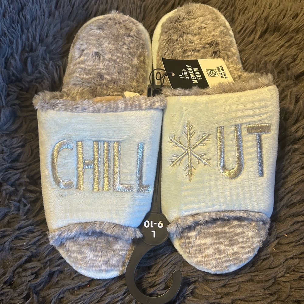 Women’s Christmas snowflake slippers